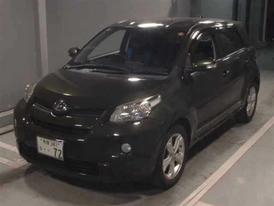 TOYOTA IST