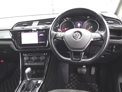 VOLKSWAGEN GOLF TOURAN