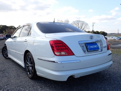 TOYOTA CROWN MAJESTA