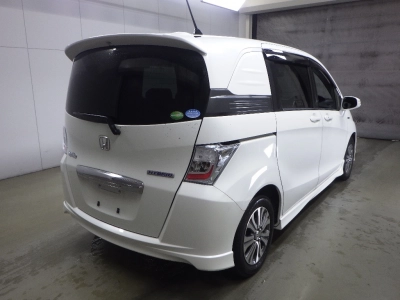 HONDA FREED SPIKE