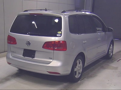 VOLKSWAGEN GOLF TOURAN