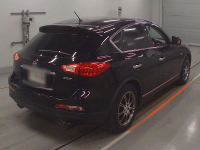 NISSAN SKYLINE CROSSOVER