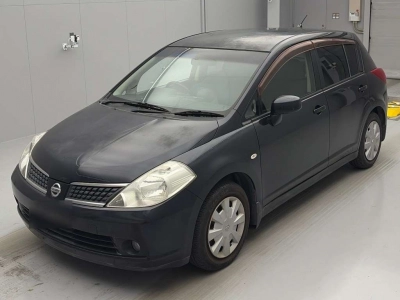 NISSAN TIIDA