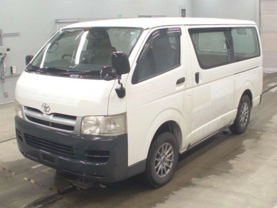 TOYOTA HIACE VAN
