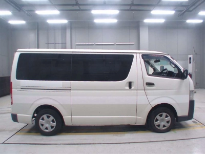 TOYOTA REGIUS VAN