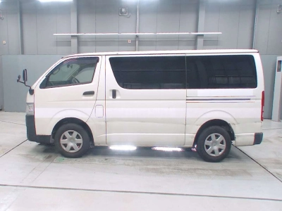 TOYOTA REGIUS VAN