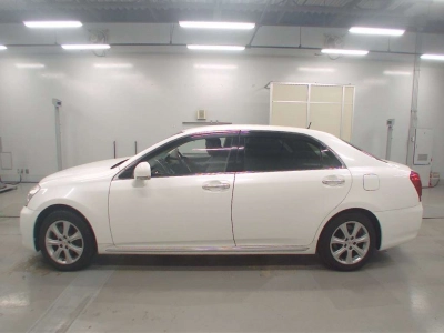 TOYOTA CROWN MAJESTA