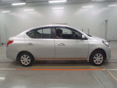 NISSAN TIIDA LATIO