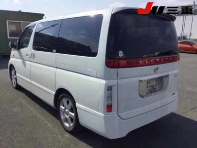 NISSAN ELGRAND