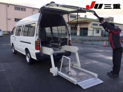 TOYOTA HIACE COMMUTER
