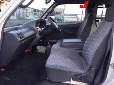 TOYOTA HIACE COMMUTER