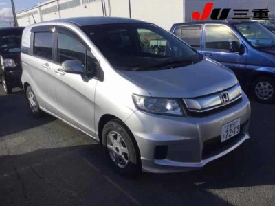 HONDA FREED SPIKE