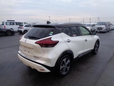 NISSAN KICKS