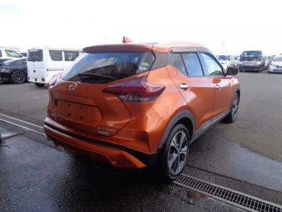 NISSAN KICKS
