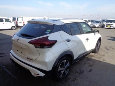 NISSAN KICKS