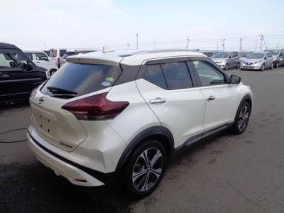 NISSAN KICKS