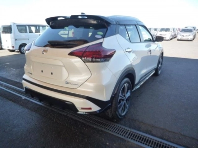 NISSAN KICKS