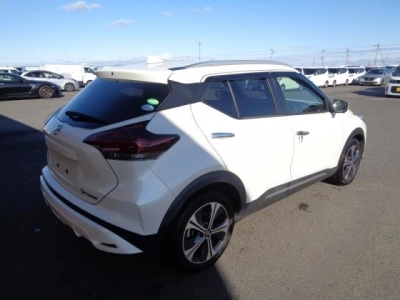 NISSAN KICKS