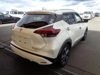 NISSAN KICKS