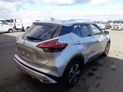 NISSAN KICKS