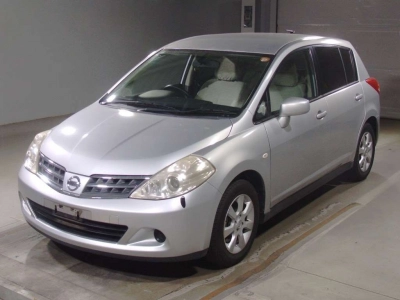NISSAN TIIDA