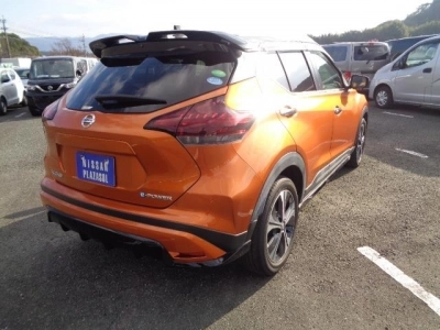 NISSAN KICKS