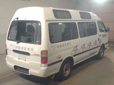 TOYOTA HIACE COMMUTER