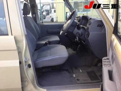 TOYOTA LAND CRUISER 70