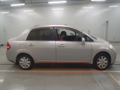 NISSAN TIIDA LATIO