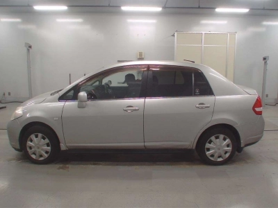 NISSAN TIIDA LATIO
