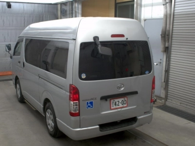 TOYOTA REGIUS VAN