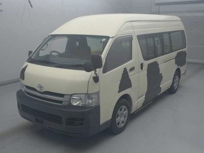 TOYOTA HIACE COMMUTER