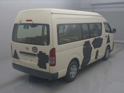 TOYOTA HIACE COMMUTER