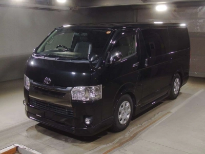 TOYOTA HIACE VAN