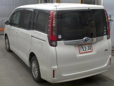 TOYOTA NOAH