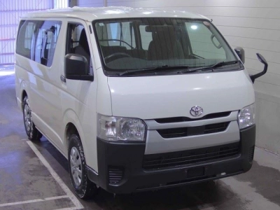 TOYOTA HIACE VAN