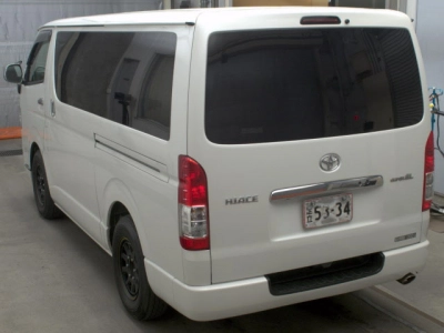 TOYOTA HIACE VAN