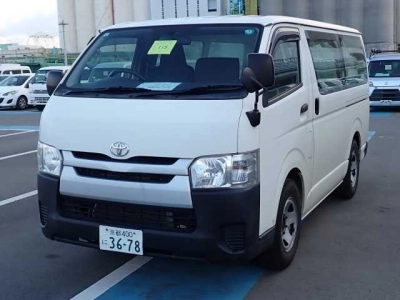 TOYOTA HIACE VAN