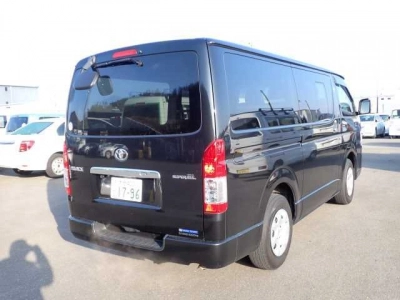 TOYOTA HIACE VAN