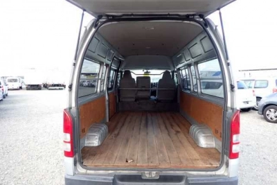 TOYOTA HIACE VAN