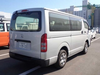 TOYOTA HIACE VAN