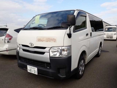 TOYOTA HIACE VAN