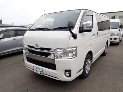 TOYOTA HIACE VAN