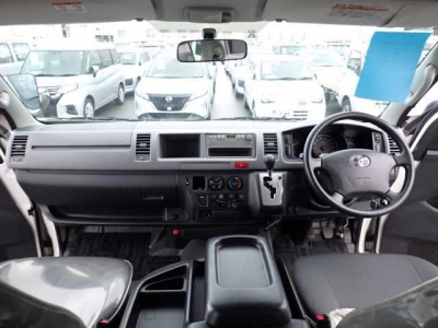 TOYOTA HIACE WAGON