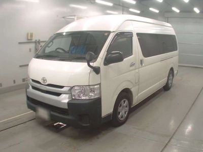 TOYOTA HIACE COMMUTER