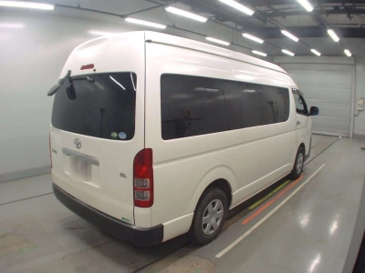 TOYOTA HIACE COMMUTER