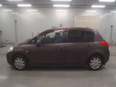 NISSAN TIIDA