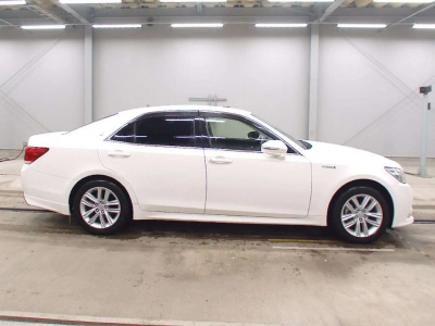 TOYOTA CROWN HYBRID