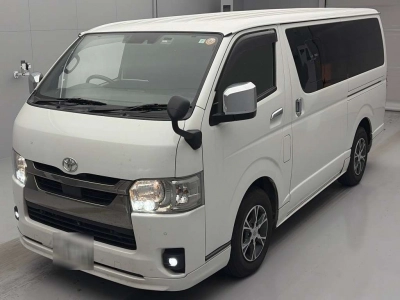 TOYOTA HIACE VAN