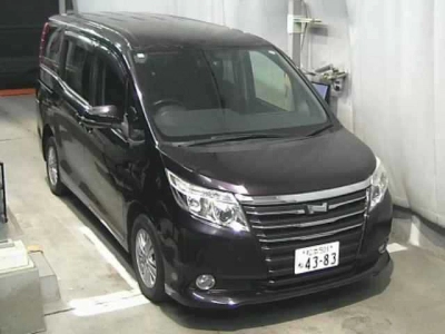 TOYOTA NOAH